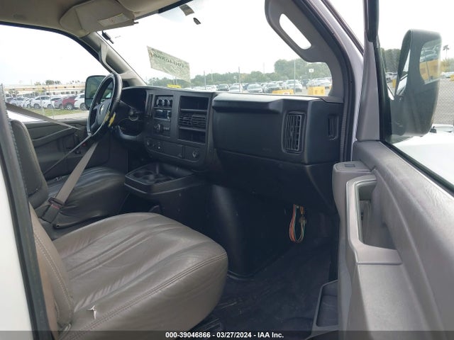 Chevrolet Express 2500 Work Van 2017 1GCWGAFF5H1116128 Image 5