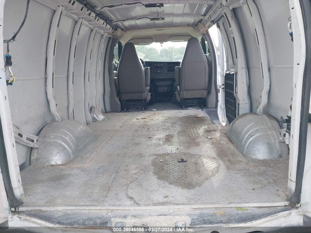 Chevrolet Express 2500 Work Van 2017 1GCWGAFF5H1116128 Image 8
