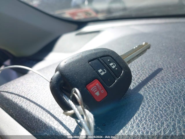 Toyota RAV4 LE 2018 2T3ZFREV5JW480337 Image 11