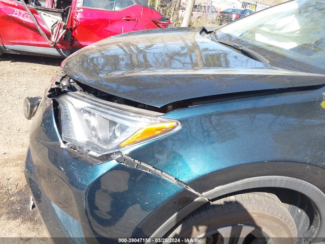 Toyota RAV4 LE 2018 2T3ZFREV5JW480337 Image 6