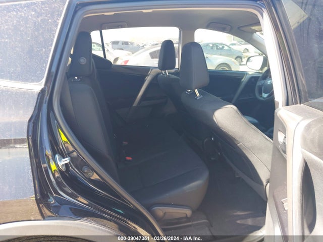 Toyota RAV4 LE 2018 2T3ZFREV3JW497122 Image 8