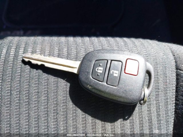 JTMRFREV4FJ046108 Toyota Rav4 Xle
