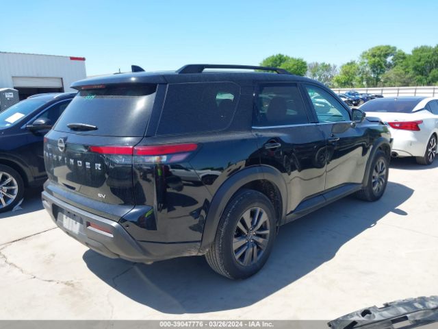 5N1DR3BA2NC213175 Nissan Pathfinder Sv 2wd