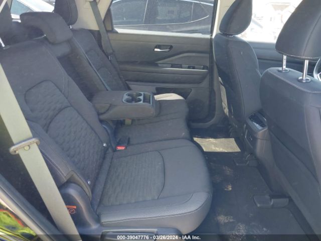 5N1DR3BA2NC213175 Nissan Pathfinder Sv 2wd
