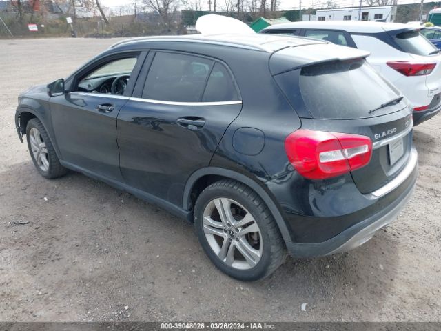 2018 MERCEDES-BENZ GLA WDCTG4GB2JJ488591 Photo 2