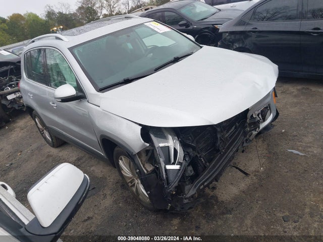 2015 WVGAV7AX5FW604784 main image