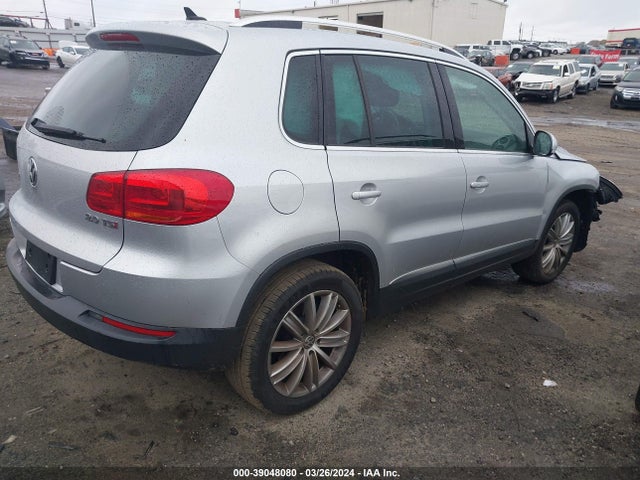 Volkswagen TIGUAN SE 2015 WVGAV7AX5FW604784 Image 4
