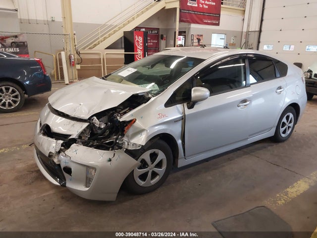 Toyota Prius Three 2014 JTDKN3DU5E0392599 Image 2