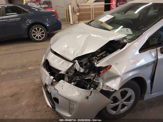 Toyota Prius Three 2014 JTDKN3DU5E0392599 Image 6