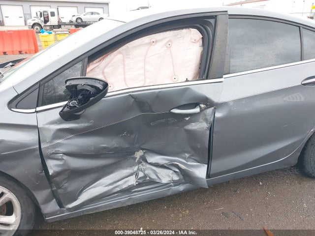 Chevrolet Cruze Lt Auto 2018 1G1BE5SM5J7217150 Image 6