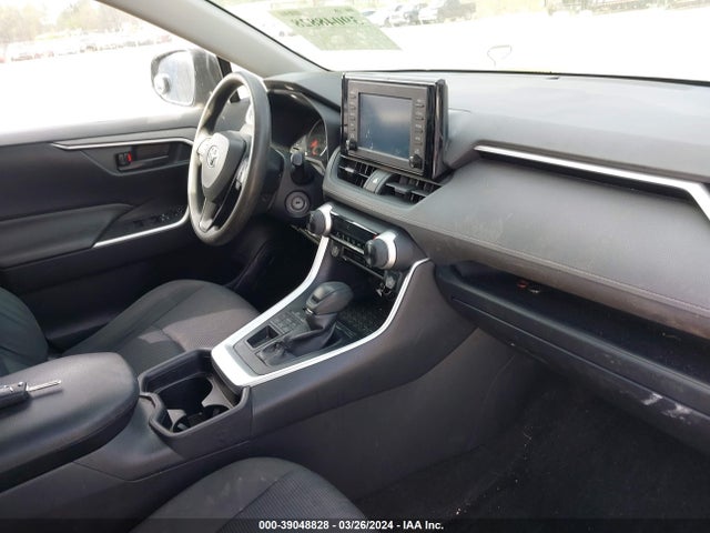 Toyota RAV4 LE 2019 JTMF1RFV9KD042838 Image 5