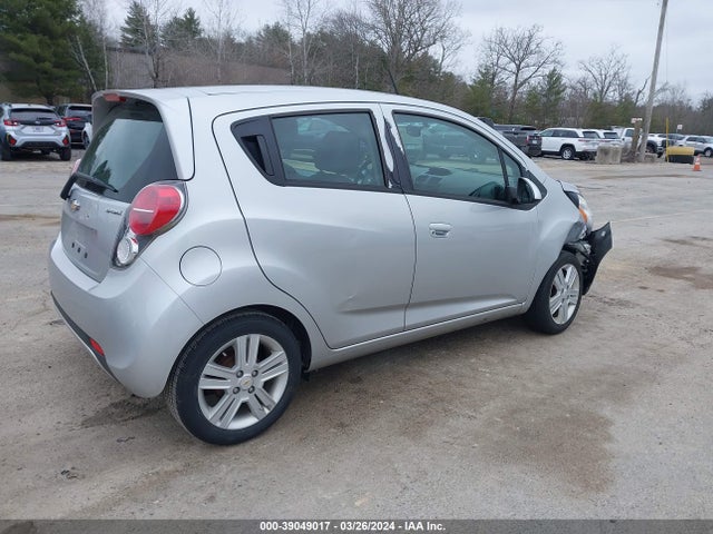 Chevrolet Spark 1lt Cvt 2015 KL8CD6S94FC745995 Image 4