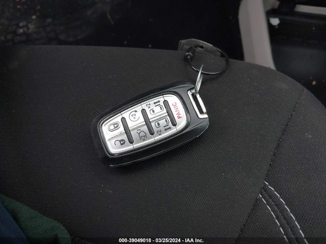 2C4RC1CGXNR158954 Chrysler Voyager Lx