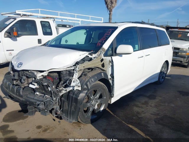 Toyota Sienna Se 8 Passenger 2015 5TDXK3DC4FS679971 Image 2
