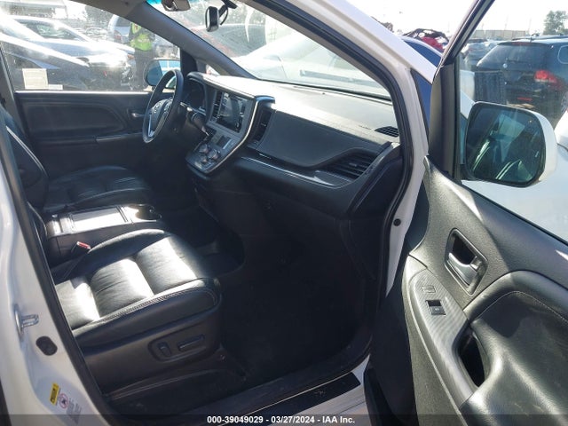 Toyota Sienna Se 8 Passenger 2015 5TDXK3DC4FS679971 Image 5