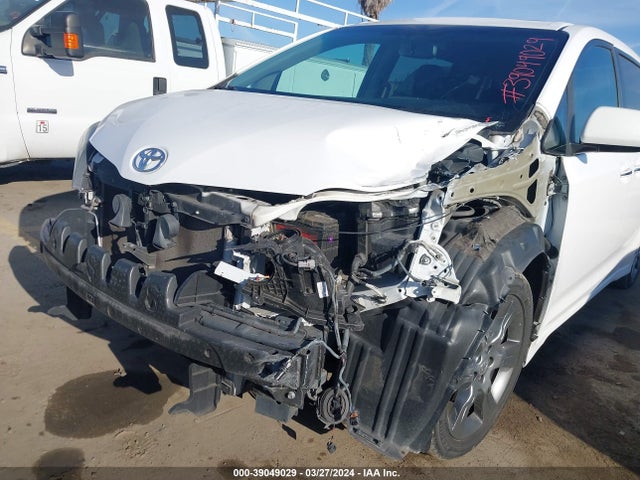 Toyota Sienna Se 8 Passenger 2015 5TDXK3DC4FS679971 Image 6
