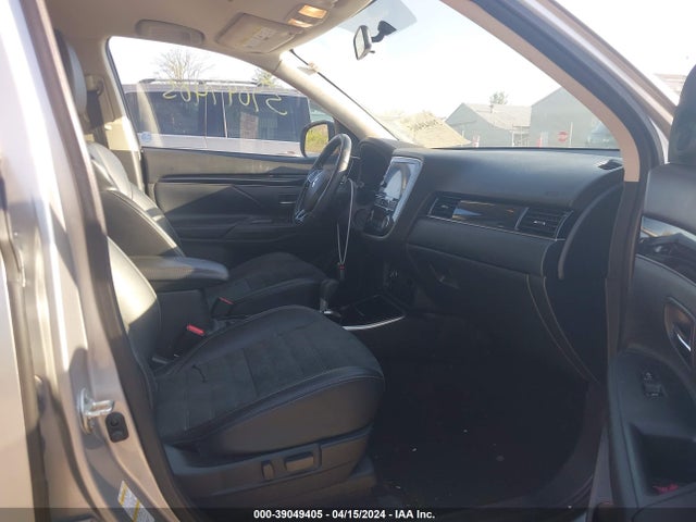 JA4AD3A36KZ043799 Mitsubishi Outlander Se