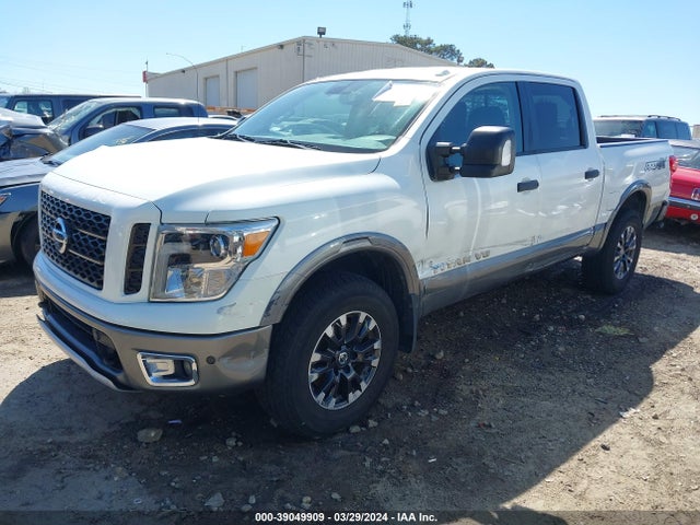 Nissan Titan Pro-4x 2018 1N6AA1E53JN509822 Image 2