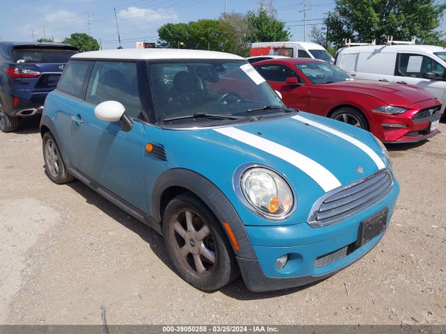 2008 MINI COOPER WMWMF33548TT68245 Photo 0