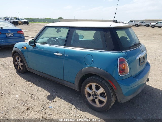 2008 MINI COOPER WMWMF33548TT68245 Photo 2