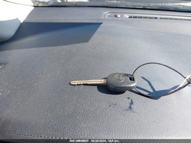 Toyota COROLLA L 2018 5YFBURHE7JP741268 Image 11