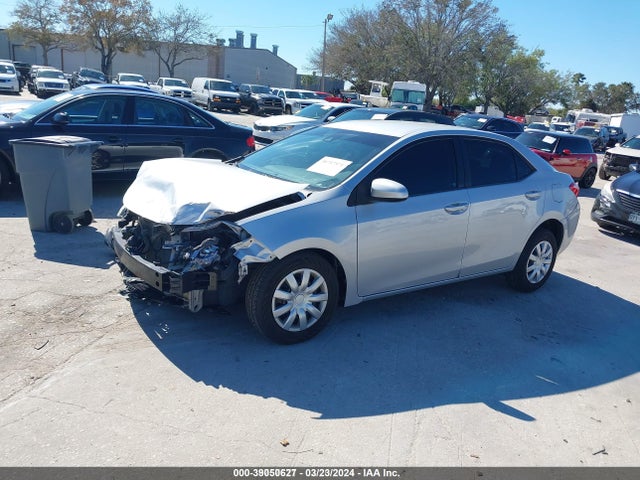 Toyota COROLLA L 2018 5YFBURHE7JP741268 Image 2
