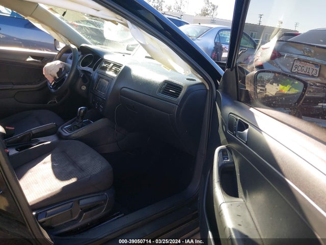 3VW2K7AJ2FM353085 Volkswagen Jetta 2.0l S