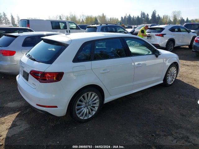 WAUUPBFF0GA066926 Audi A3 E-tron 1.4t Premium