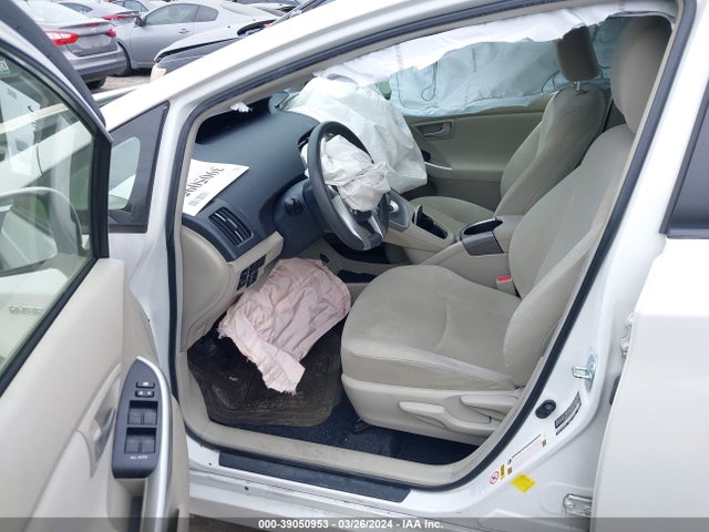 Toyota Prius Three 2014 JTDKN3DU9E0390001 Image 5