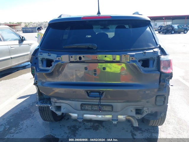 3C4NJCBB0KT743427 Jeep Compass Latitude Fwd