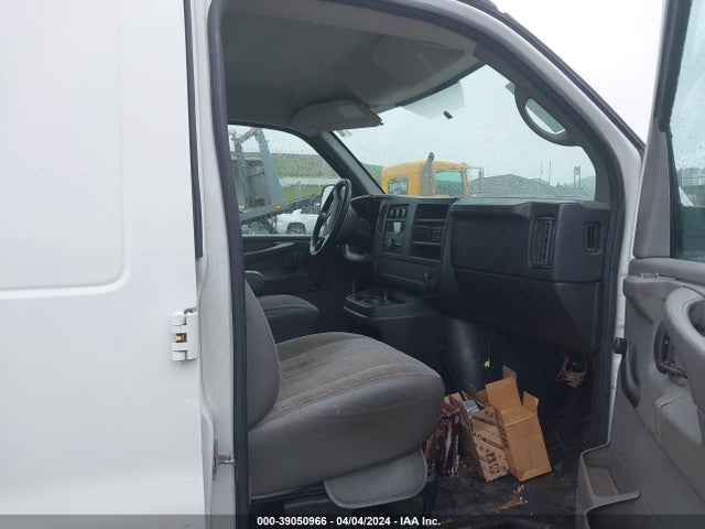Chevrolet Express 2500 Work Van 2014 1GCWGFBA7E1122337 Image 5