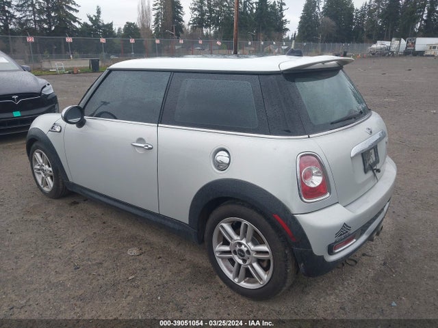 2011 MINI COOPER S WMWSV3C58BTY20151 Photo 2