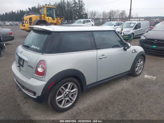 2011 MINI COOPER S WMWSV3C58BTY20151 Photo 3