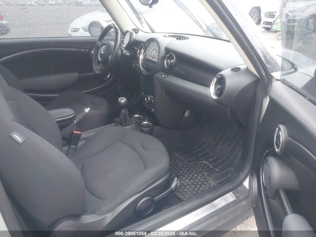 2011 MINI COOPER S WMWSV3C58BTY20151 Photo 4