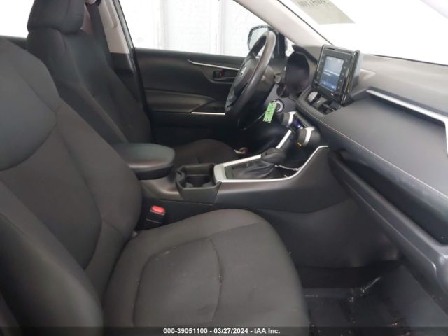 2T3K1RFV2MC132063 Toyota RAV4 LE