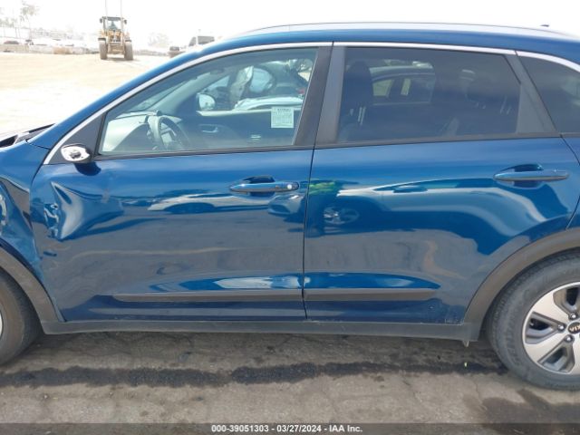 KNDCB3LC7K5350794 KIA NIRO LX