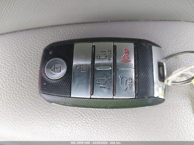 KIA SEDONA LX 2017 KNDMB5C10H6238369 Image 11