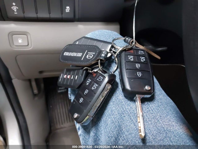 KIA SEDONA LX 2016 KNDMB5C10G6112477 Image 11