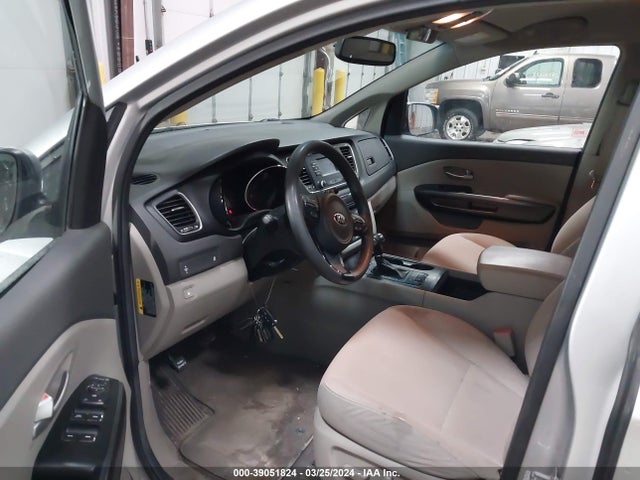 KIA SEDONA LX 2016 KNDMB5C10G6112477 Image 5