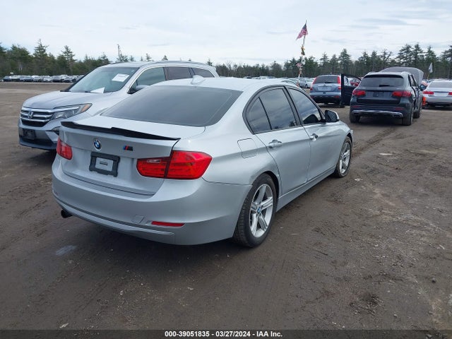 BMW 320i Xdrive 2014 WBA3C3G56ENS72650 Image 4