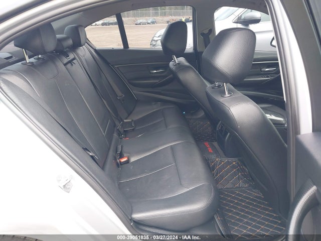 BMW 320i Xdrive 2014 WBA3C3G56ENS72650 Image 8