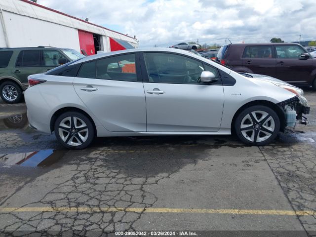 JTDKARFU5H3036572 Toyota Prius Three Touring