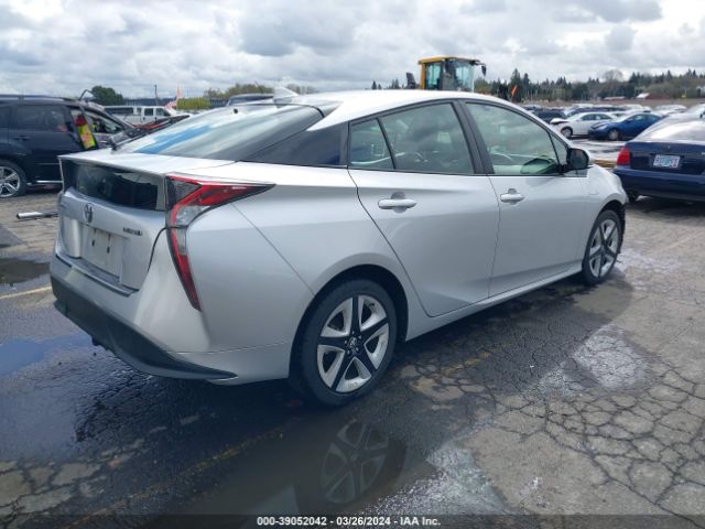 JTDKARFU5H3036572 Toyota Prius Three Touring