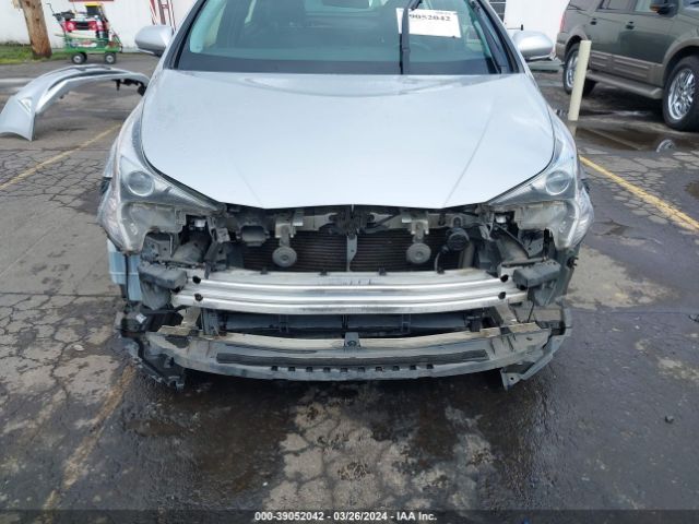 JTDKARFU5H3036572 Toyota Prius Three Touring