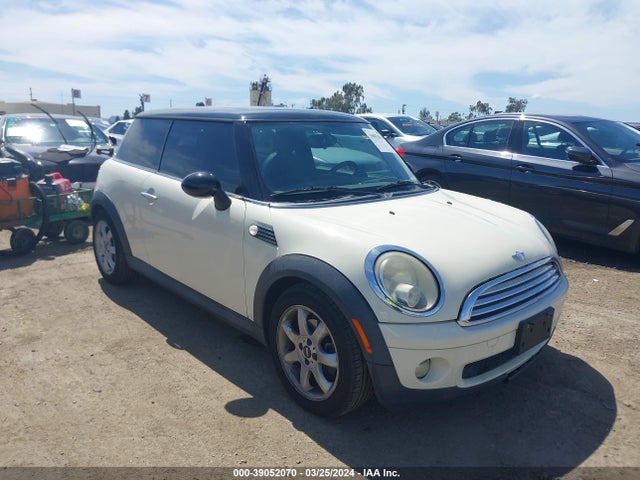2007 MINI COOPER WMWMF33527TT56285 Photo 0