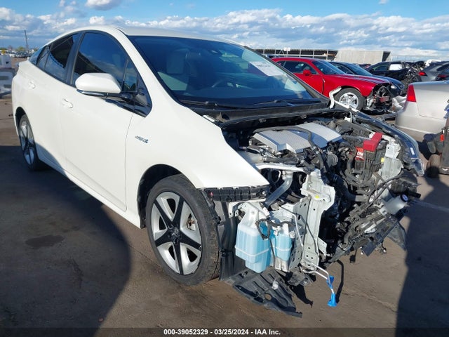 Toyota Prius Three Touring 2018 JTDKARFU8J3549689 Image 1