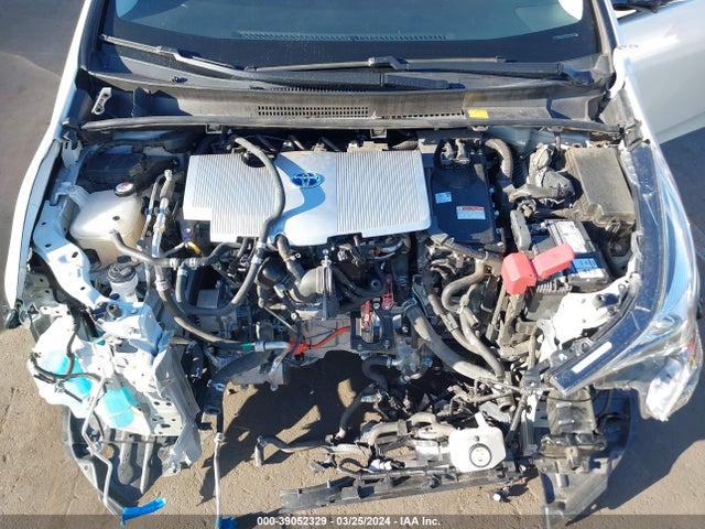 Toyota Prius Three Touring 2018 JTDKARFU8J3549689 Image 10