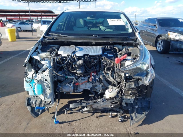 Toyota Prius Three Touring 2018 JTDKARFU8J3549689 Image 13