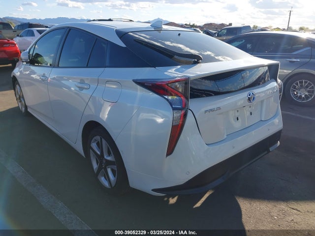 Toyota Prius Three Touring 2018 JTDKARFU8J3549689 Image 3