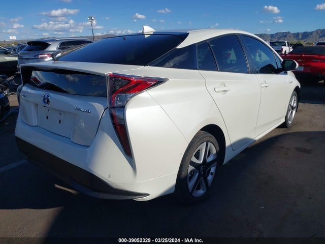 Toyota Prius Three Touring 2018 JTDKARFU8J3549689 Image 4